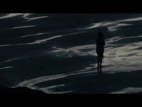 Black. Lost in the spoils of the dying Sun  a  Paul Healy. film 2019