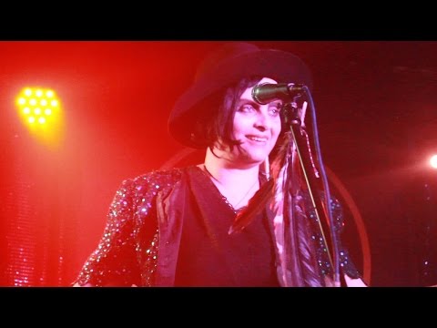 Escarlatina Obsessiva - Mad Girl Singing (ao vivo no Asteroid) 2016