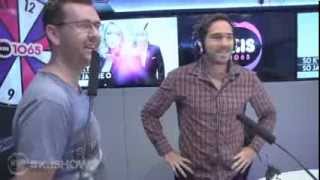 Baggs and Intern Pete Share A Kiss