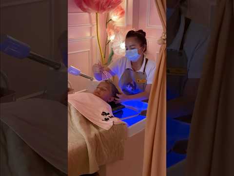 Trying the VIRAL head spa treatment with my daughters! 🧖🏼‍♀️ #momlife