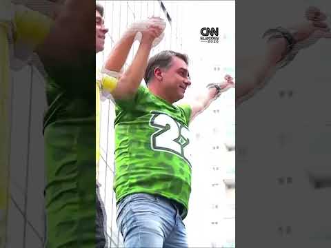 Flávio participa de ato com apoiadores em São Paulo