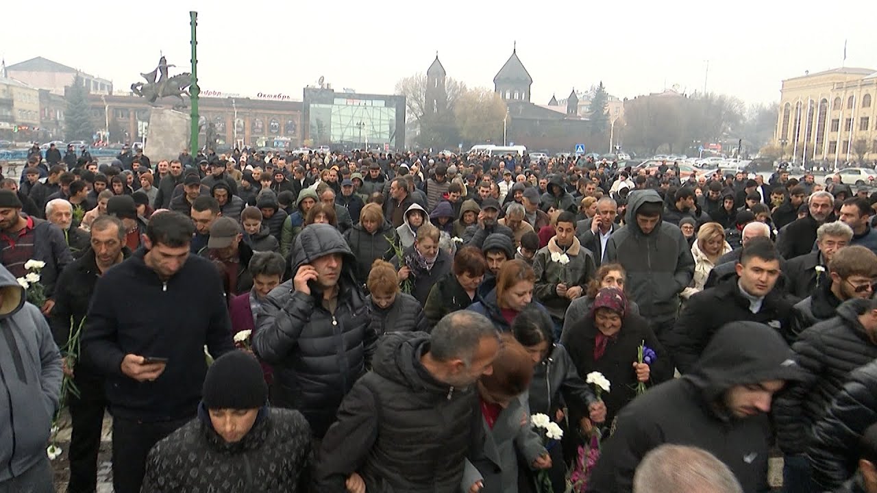 Գ. Ծառուկյանի հազարից ավելի թիմակից Գյումրիում հարգանքի տուրք մատուցեց երկրաշարժի զոհերի հիշատակին