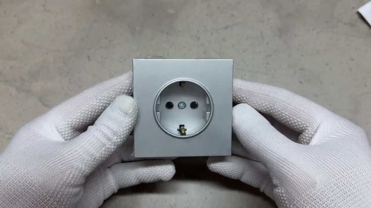 Розетка із заземленням, механізм срібло 16А Soft ER121-S ARDERO (без рамки) 80795