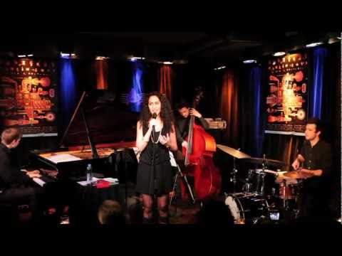 Mavi Gözlü Dev (live) - Defne Şahin