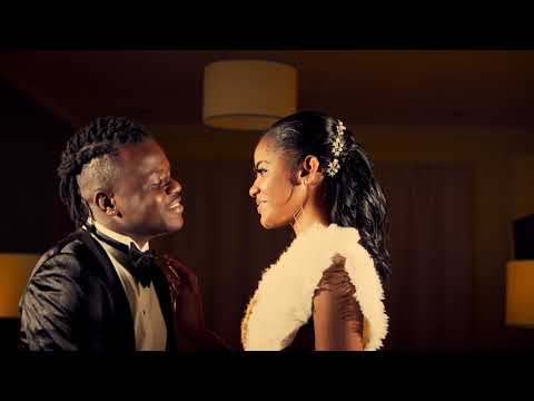 KONSTANTINO | ELA ESTÁ AQUI [Vídeo Oficial]