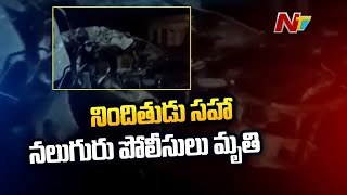 నడి రోడ్డు పై తాగుబోతుల హల్చల్