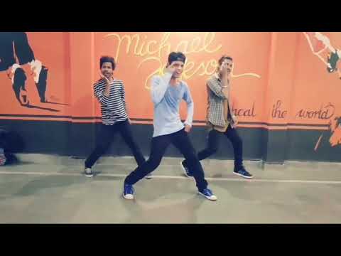 Bhola Maya Chand Chupa Badal Mein!!=
( Hum Dil De Chuke Sanam) Dance!! 