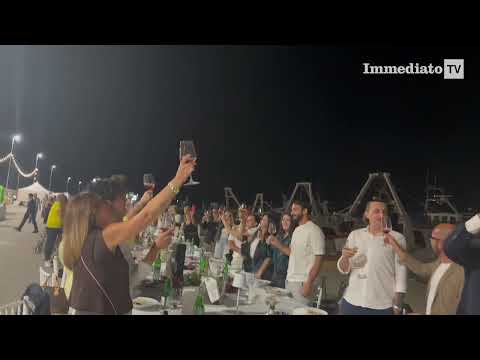 MANFREDONIA, FIVE HUNDRED FOR "CIAMBÒ": THE EASTERN PIER AS A RESTAURANT UNDER THE STARS