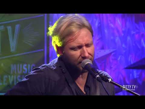Cory Branan performs "Tall Green Grass" on DittyTV
