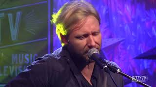 Cory Branan performs "Tall Green Grass" on DittyTV