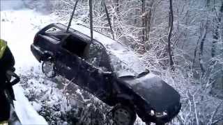 preview picture of video 'Prometna nesreča | Reševanje vozila iz jezera Most na Soči - Tolmin ( December 2014 ) | Car accident'