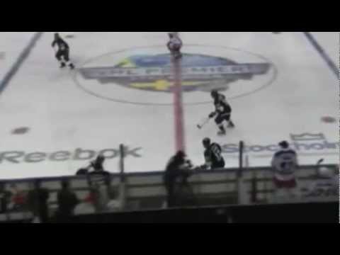 Drew Doughty hipchecks Brandon Dubinsky