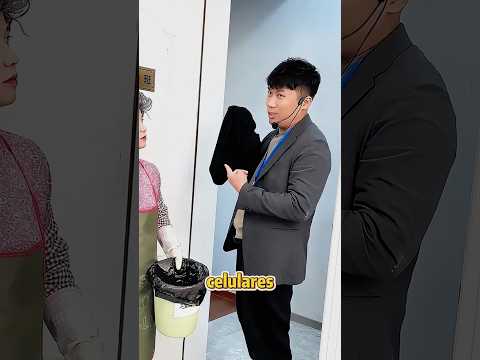 ¡El profesor hará cualquier cosa para encontrar los celulares de sus alumnos!#school#shorts#funny#co