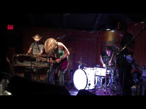 jen leigh & THE DIRTY BUNCH - LIVE guitar solo