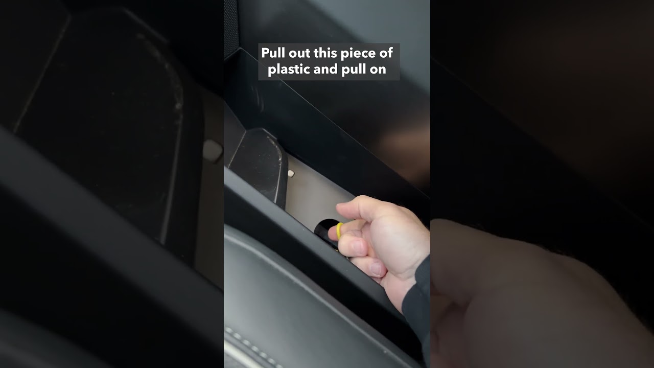 Tesla Cybertruck emergency door handles 🤨
