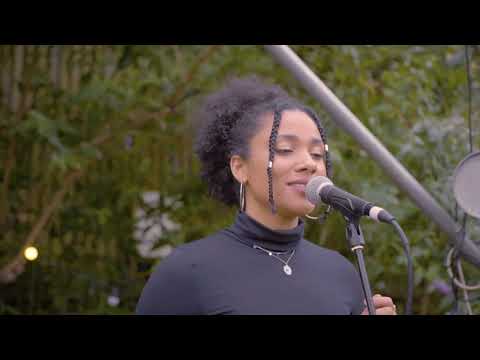 Intimate Friends - Tell Me | Woodburner Live