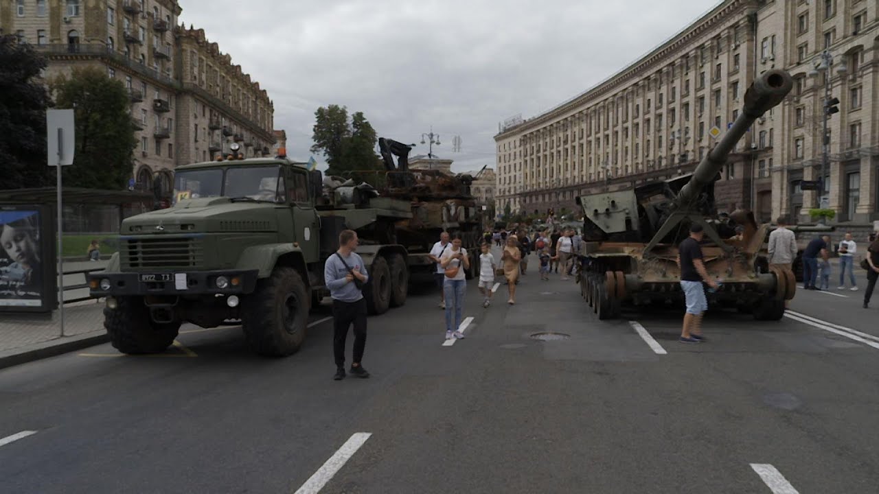 Ukrainians defiant 6 months after Russia invades - YouTube