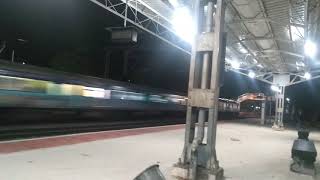 preview picture of video 'Mysore-chennai shatabdi express in walajah road junction'