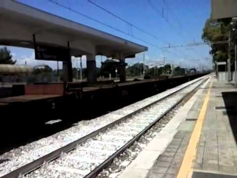 Il saluto del caimano - Transito E.655 a Bari Santo Spirito con invio carri vuoti