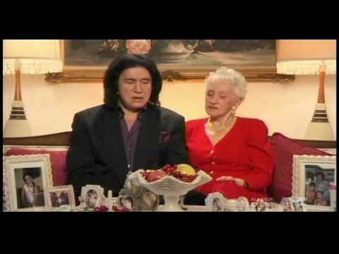Gene Simmons sings Hungarian with his Mom