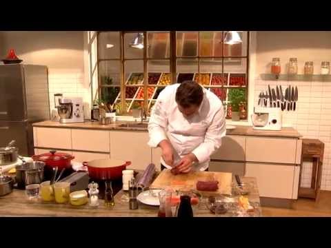 Gefüllte Rindsroulade mit hausgemachten Nudeln (Andreas Döllerer)