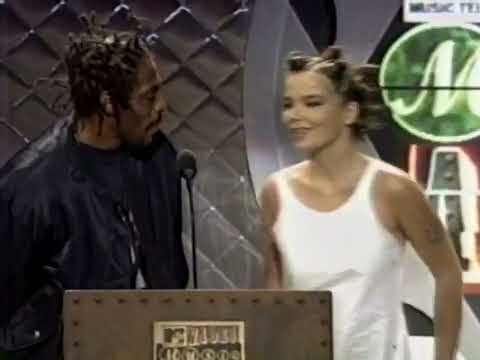 björk and coolio funny moment at mtv awards (1994)