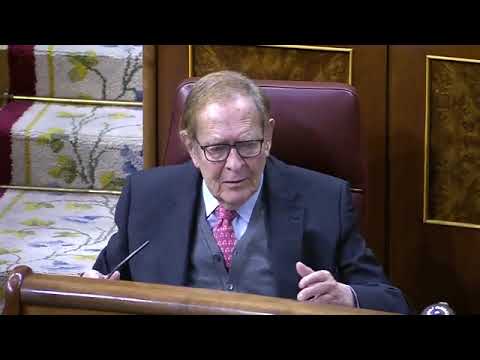 Ramón Tamames interrumpe el discurso de Pedro Sánchez