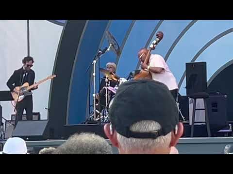 Julian Lage takes it uptempo at Blue Note Festival