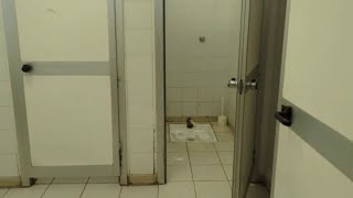 Muri scrostati, guano di piccione, muffa: il video dentro lo studentato Calamandrei a Firenze