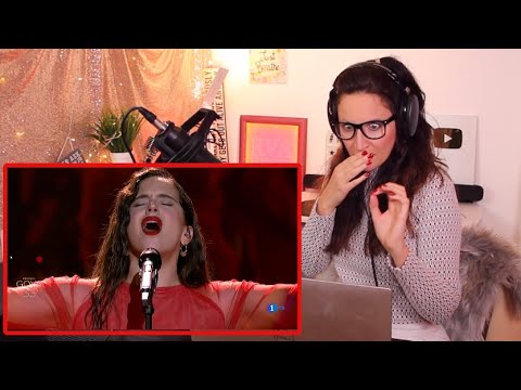 Vocal Coach Reacts - Rosalía canta 'Me quedo contigo'