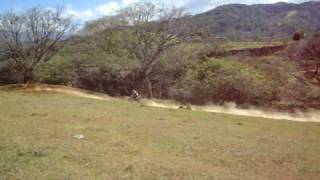 preview picture of video 'Motocross en Costa Rica, Juan Luis Jimenez.'