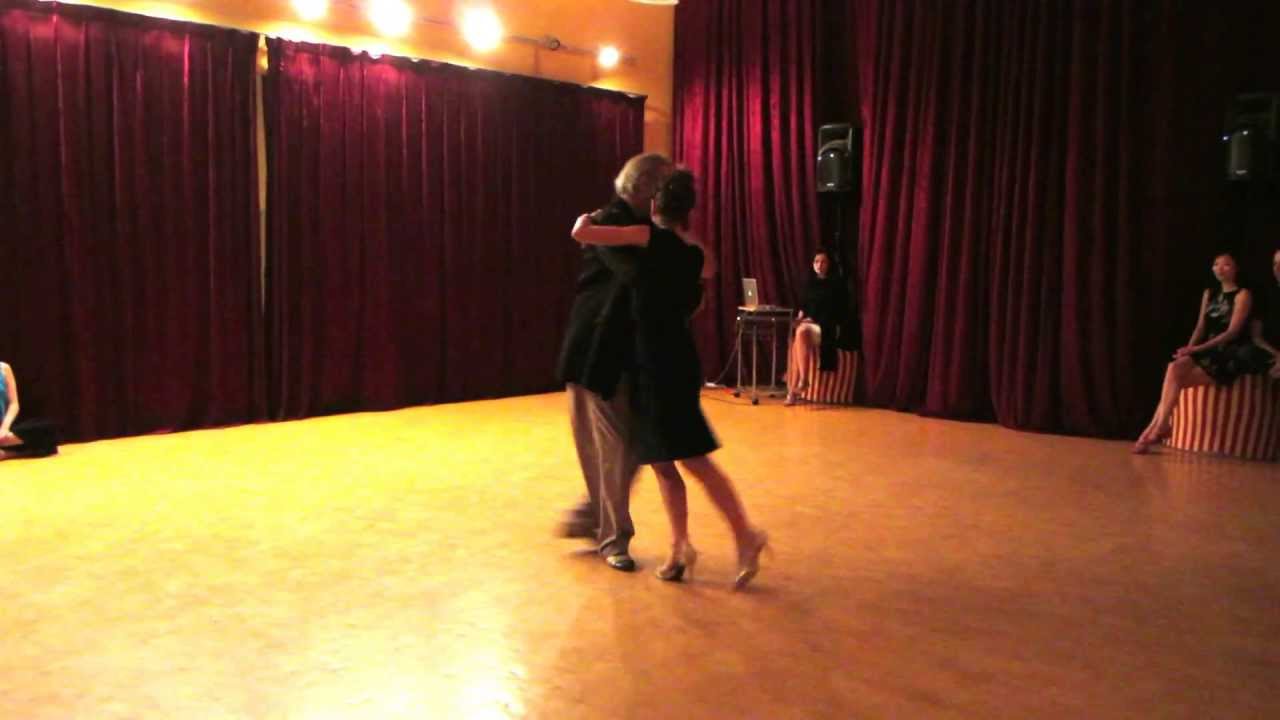 Oscar Casas and Ana Miguel, "Yo Te Amo", El Abrazo, 1/3