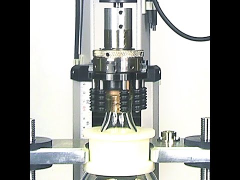 Removal torque of 'Bar-top' spirits stopper