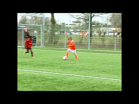 Oranje Wit Colin scoort de 2-0.wmv