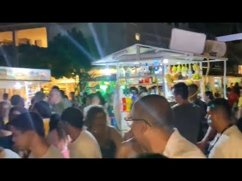 NOITE NA VILA DE JERICOACOARA. RUA DAS CAIPIRINHAS. JULHO/2022.