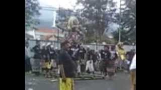 preview picture of video 'ogoh-ogoh Batu Songgoriti Malang Jawa timur Tahun 2013'