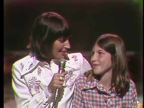 HELEN REDDY with daughter TRACI - YOU AND ME AGAINST THE WORLD
