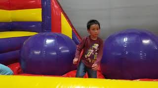 Thompson Tara Teri play Bounce U with Linh Chi An Binh13 2018 20180113 153846