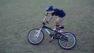 preview picture of video 'Brady's first time riding a bike, video one'