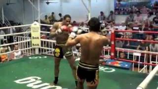 Download Lagu UFC Vet Dorian Price (Tiger Muay Thai) KO's Petdan @ Bangla Thai boxing Stadium Thumbnail