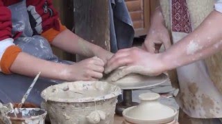preview picture of video 'Мастер-класс по изготовлению глиняных горшков'