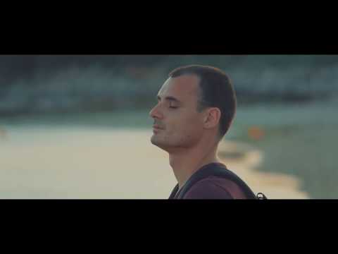 Benké - Doudoune et sac à dos (Prod. Nawak British)