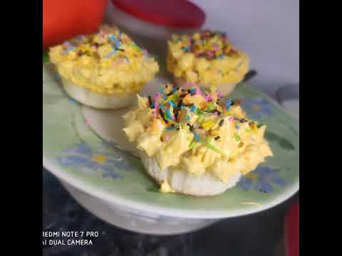vanilla cupcakes with whipping cream frosting #simplecupcakes #softandyummy #vanilla