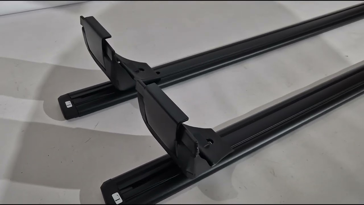 Jeep Wrangler 2018- Barres de toit transversales noires OEM (verrouillables, aluminium) Vidéo 9