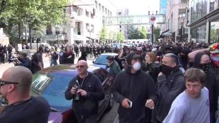 Police Kettle In Anti Trump Protesters