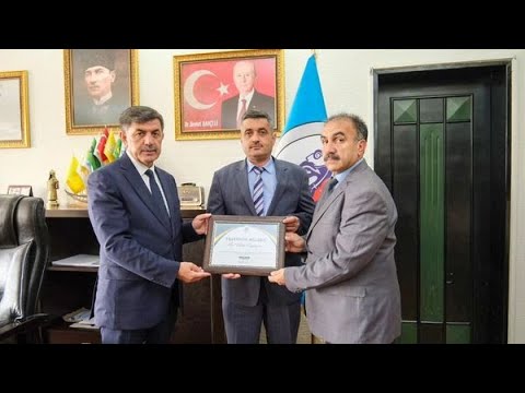 Davranışı ile örnek olan işçiye, Belediye Başkanımız teşekkür belgesi verdi. 25.04.2024