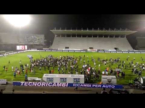 Ascoli-Entella finisce in pareggio e il Picchio resta in B. I tifosi invadono il campo