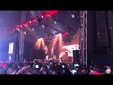 Fresku live @ Lowlands in Lima 2012 (Doe Maar sample)