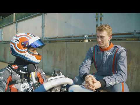 Patrick Scheiel schlüpft in die Rolle eines Kartrennfahrers