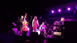 Besame mucho, Andrea Motis y Joan Chamorro band